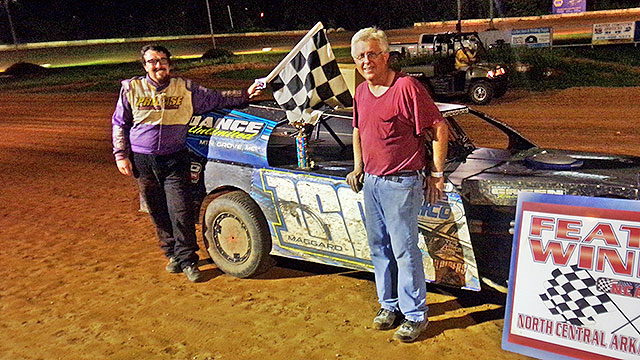 Michael Maggard won the Out-Pace USRA B-Mod feature.