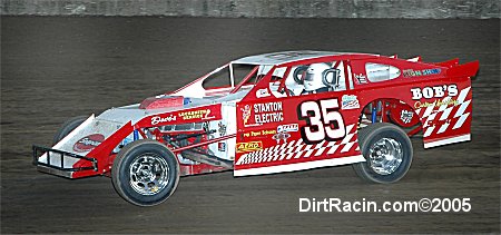 Jeff Schluetter won the USRA Modified feature on Sunday, May 29, at the Cresco Speedway.