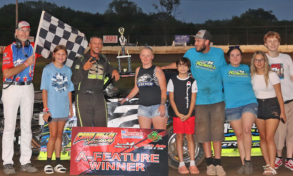 Mike Keever won the USRA Modified main event.