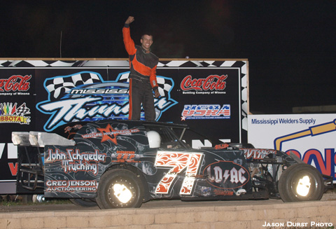 A one-caution main event for the USRA RHS Modifieds capped the night and Jason Cummins copped the win.