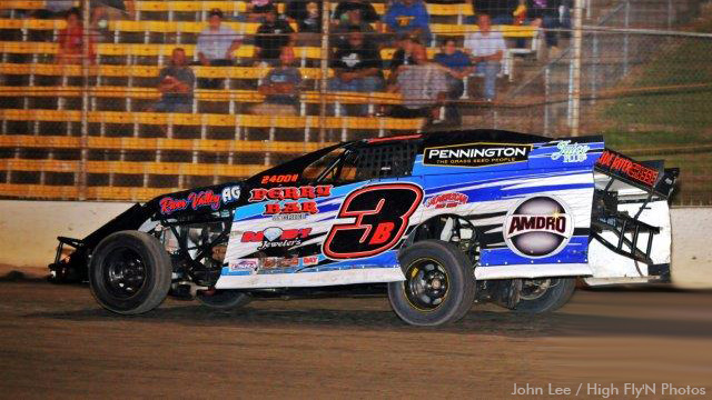 Nic Bidinger cruised to the USRA Modified feature win Wednesday, Oct. 2, at the Lakeside Speedway in Kansas City, Kan.