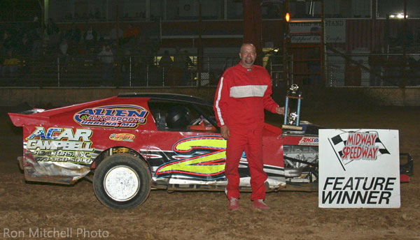 Eric Hudson in victory lane after his USRA Modified win on Friday, May 16, at the Midway Speedway in Lebanon, Mo. (Ron Mitchell Photo)