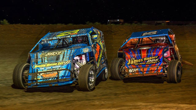 Shad Badder (73b) and Danny Scrogham (92) compete in USRA Modified action at Central Missouri Speedway. (John Lee photo)
