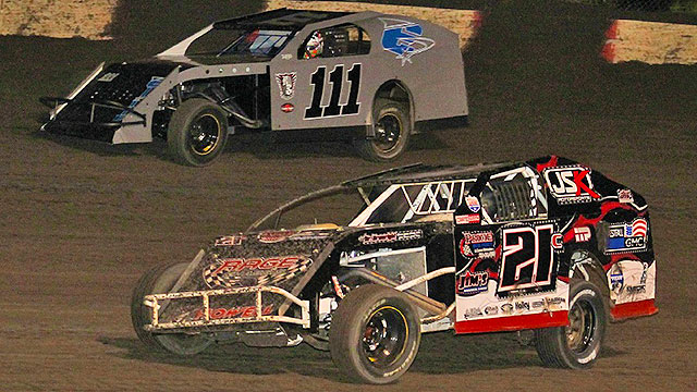 Eventual winner Chad Clancy (21c) battles Chase Austin (111) during the USRA B-Mod feature race. (Reed Bros. Racing Photos)