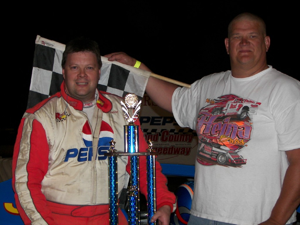 Tony Fraise kept his record perfect with a win in the Bentz GM Country USRA Modified feature on Saturday, May 20.